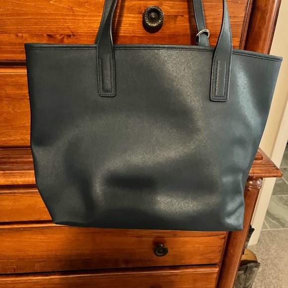 Kate spade tote with matching key fob - Picture 2 of 5